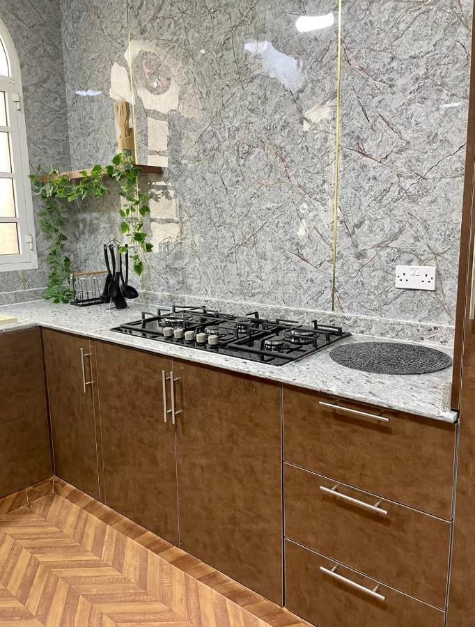 Deluxe Apartment Маскат Екстериор снимка